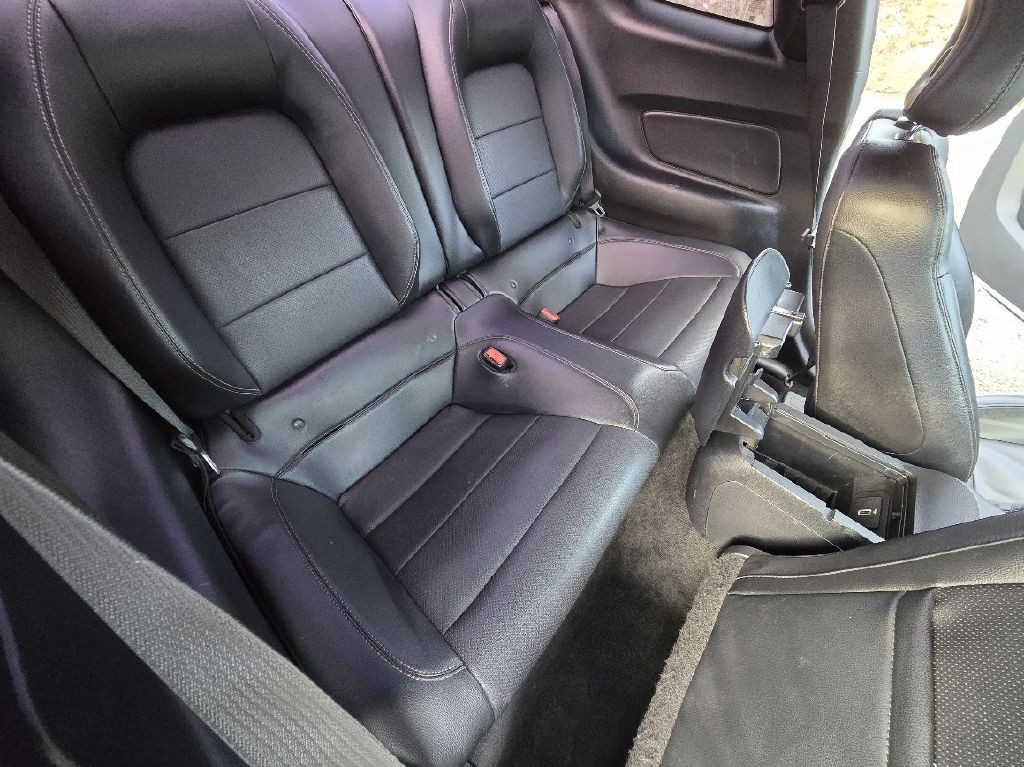 2017 Ford Mustang Image 28