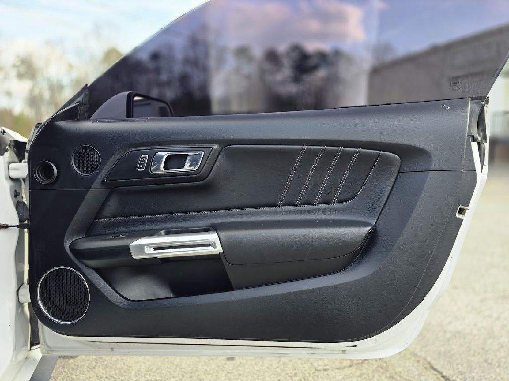 2017 Ford Mustang Image 30