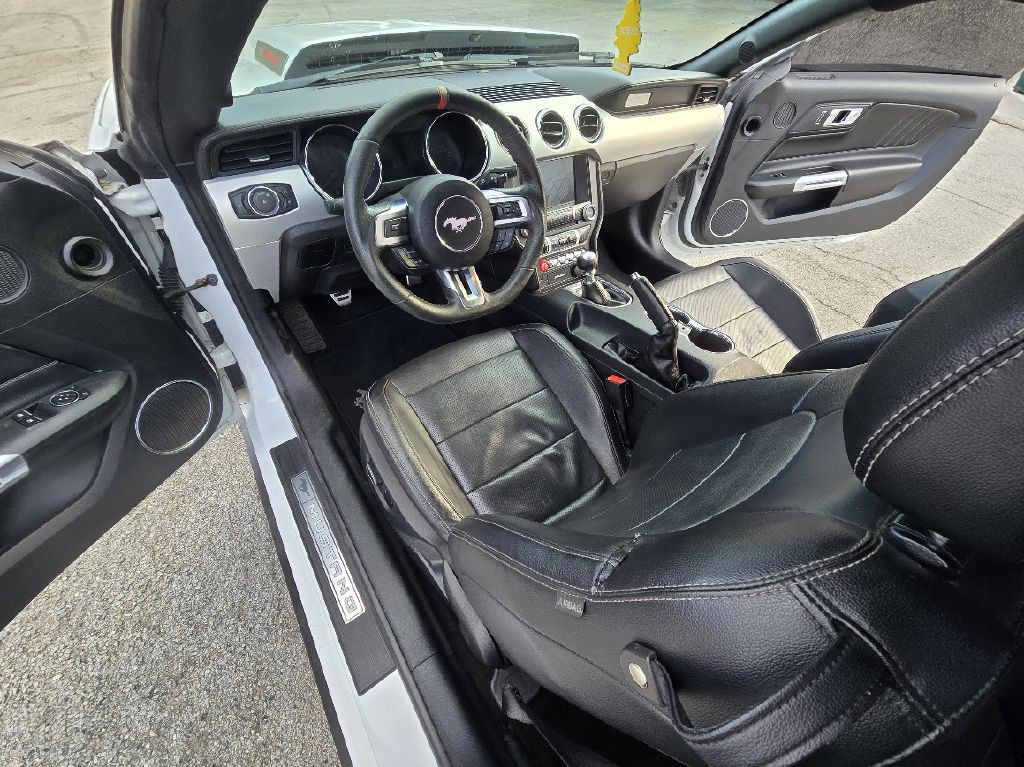 2017 Ford Mustang Image 31