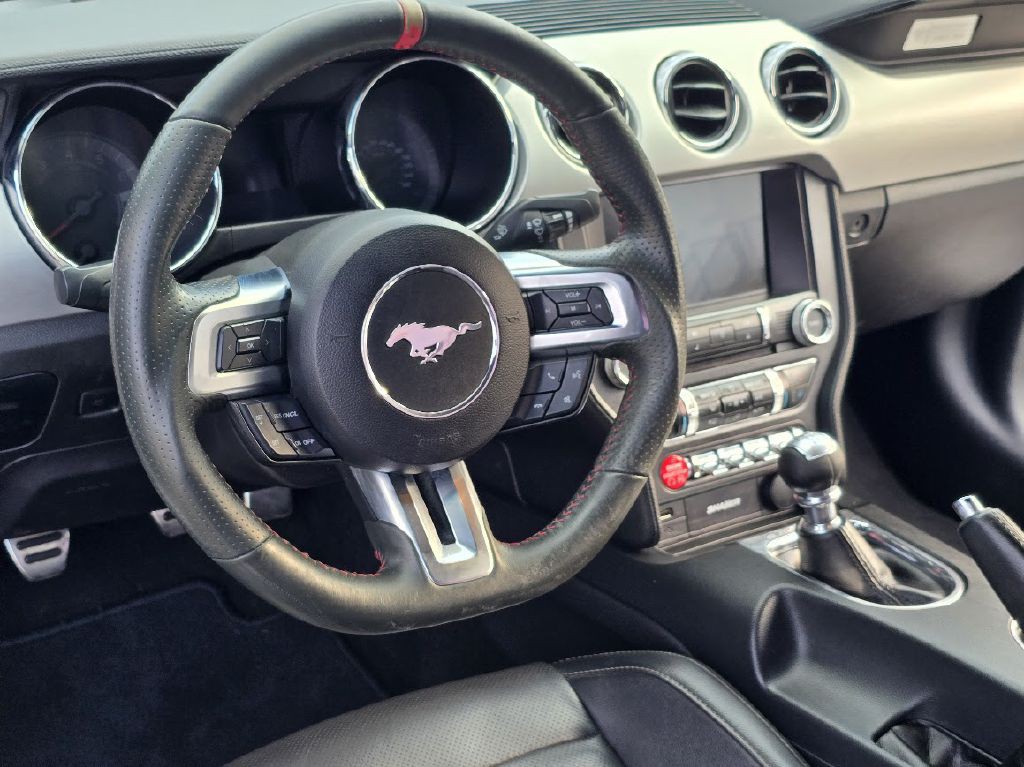 2017 Ford Mustang Image 32