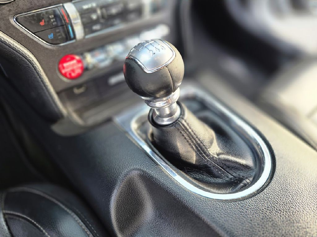 2017 Ford Mustang Image 36