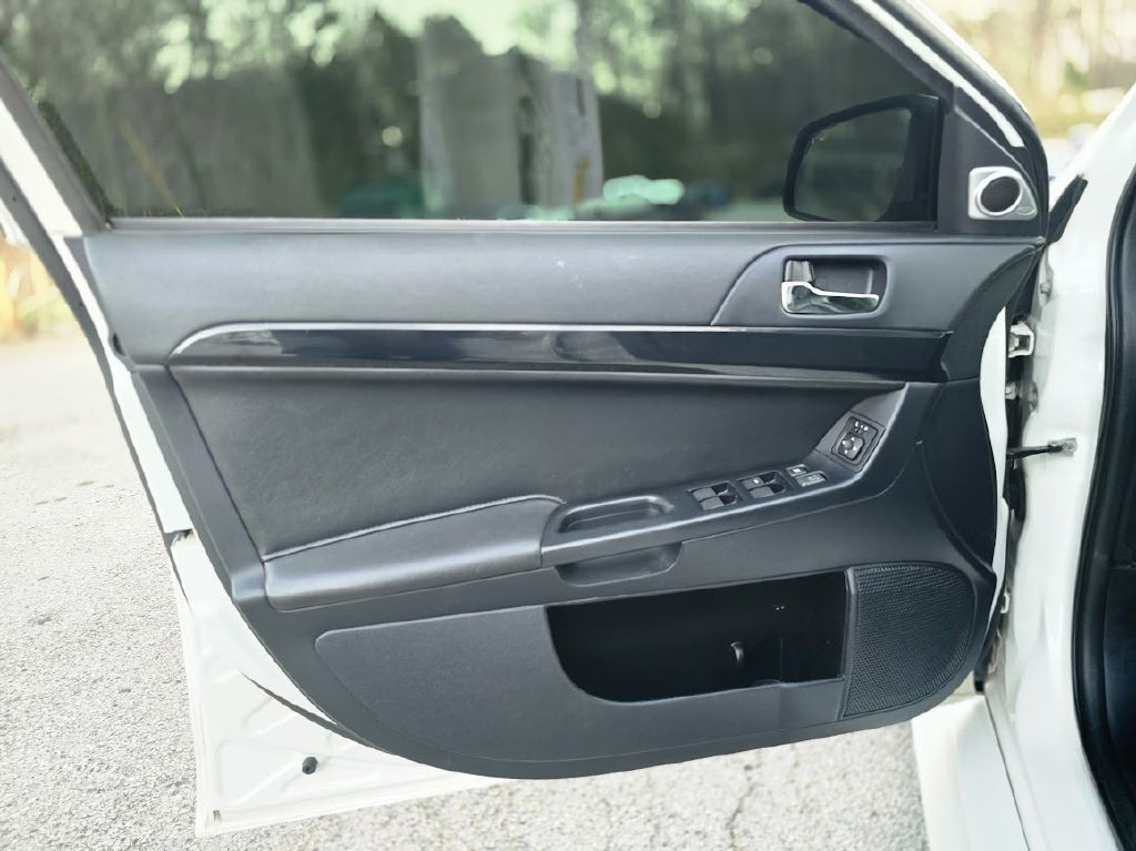 2013 Mitsubishi Lancer Image 29