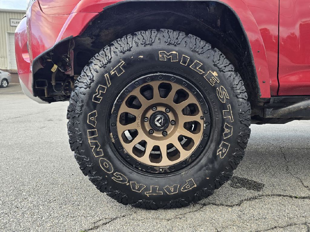 2016 Toyota 4Runner Image 11