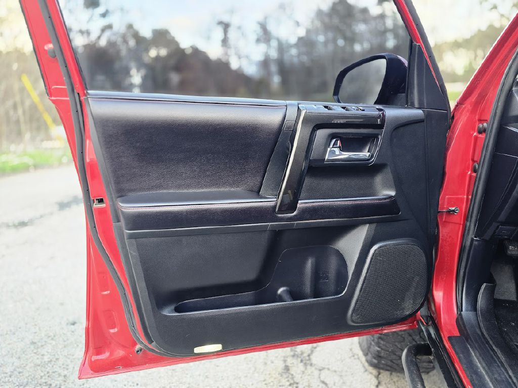 2016 Toyota 4Runner Image 30