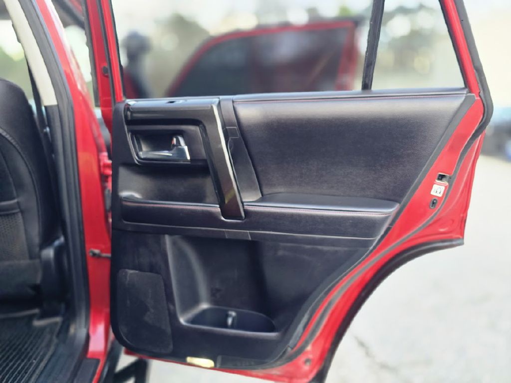 2016 Toyota 4Runner Image 32