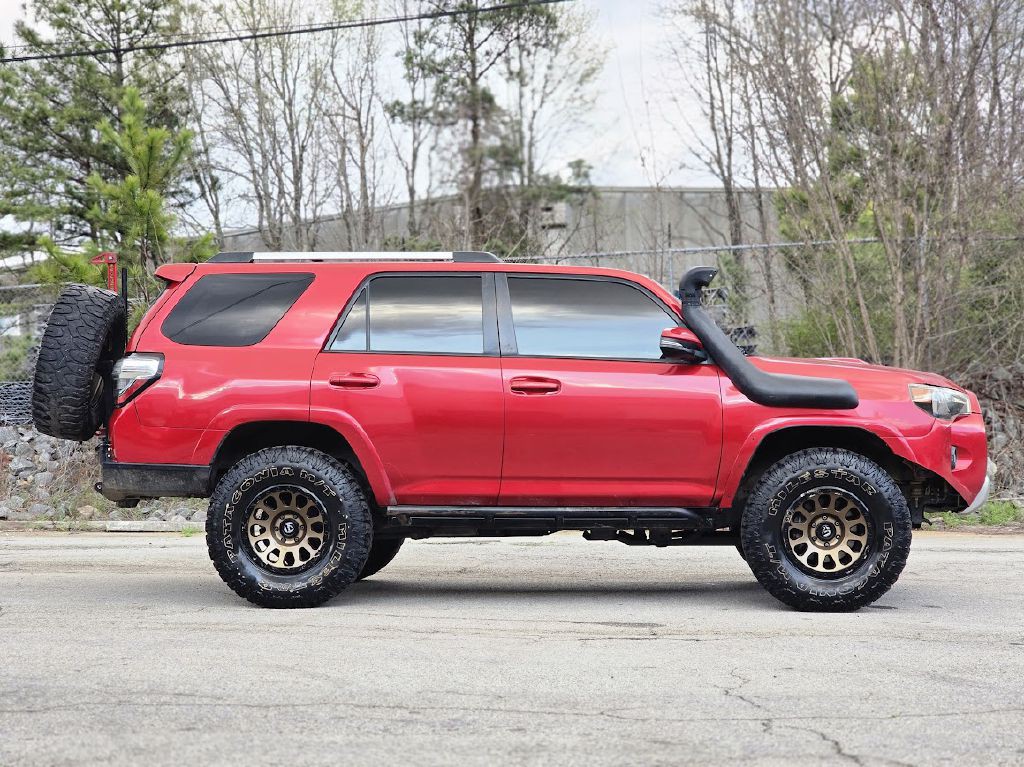 2016 Toyota 4Runner Image 9