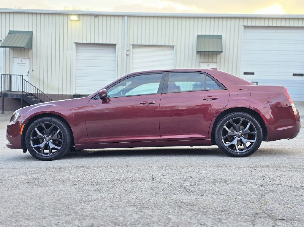 2020 Chrysler 300 Image 6