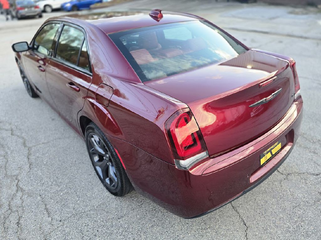 2020 Chrysler 300 Image 9
