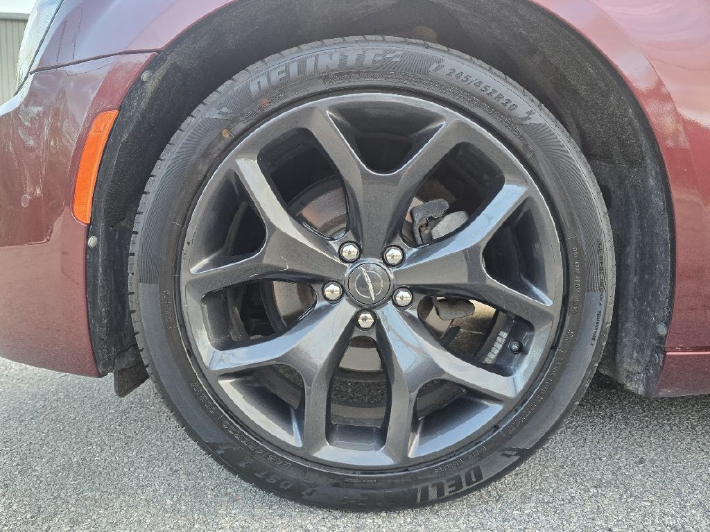 2020 Chrysler 300 Image 18