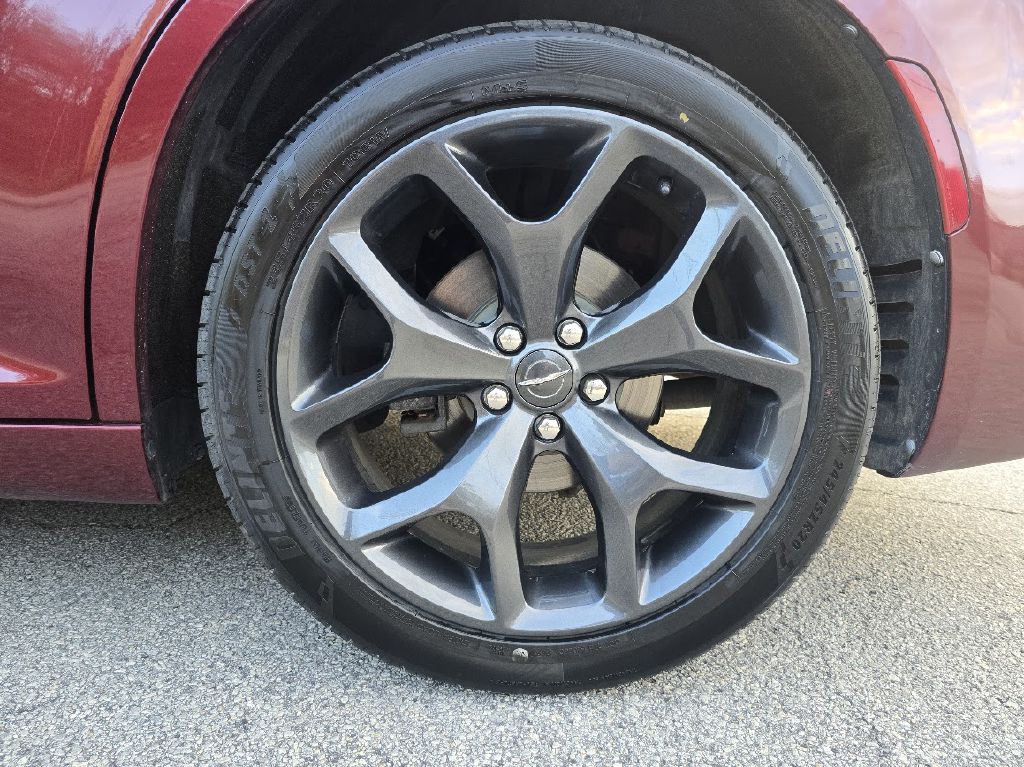 2020 Chrysler 300 Image 19