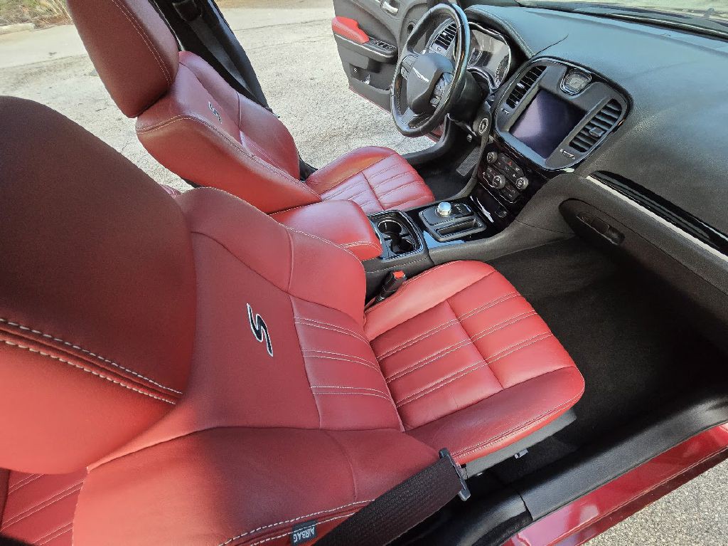 2020 Chrysler 300 Image 25