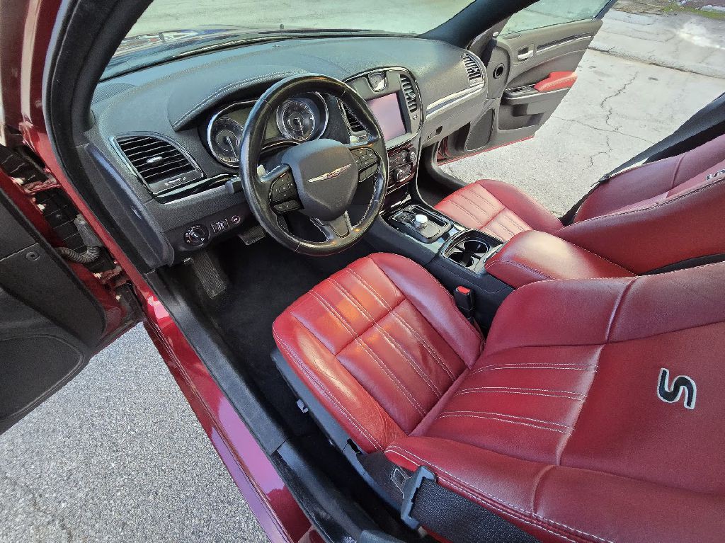 2020 Chrysler 300 Image 30