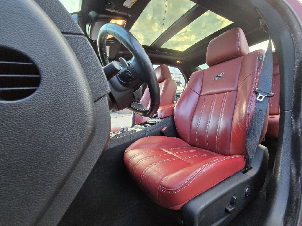 2020 Chrysler 300 Image 32