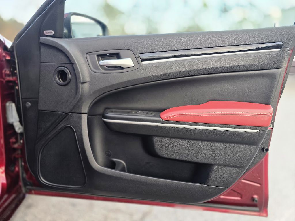 2020 Chrysler 300 Image 33