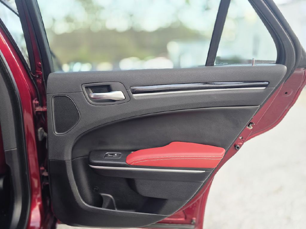 2020 Chrysler 300 Image 34