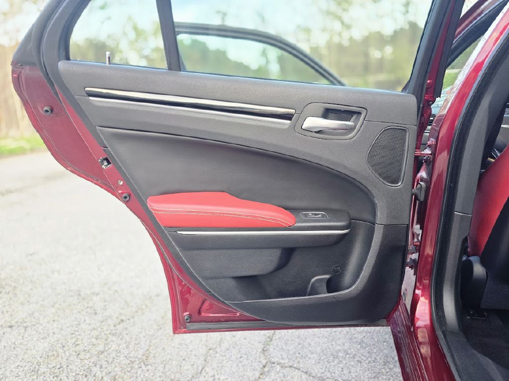 2020 Chrysler 300 Image 35