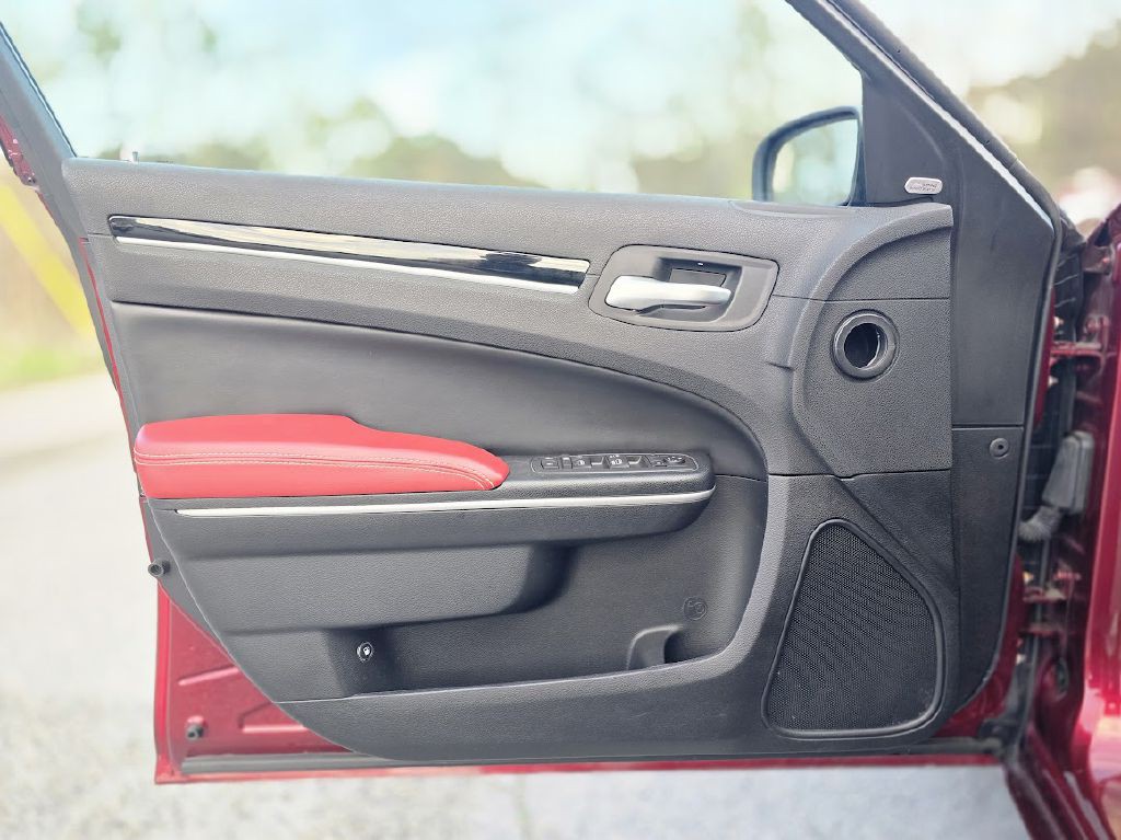 2020 Chrysler 300 Image 36