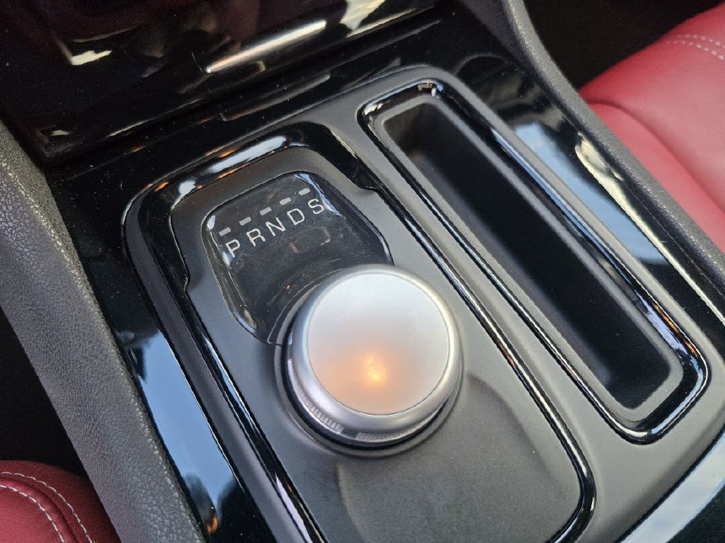 2020 Chrysler 300 Image 38