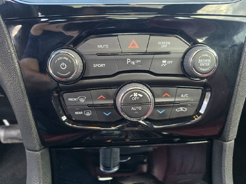 2020 Chrysler 300 Image 39