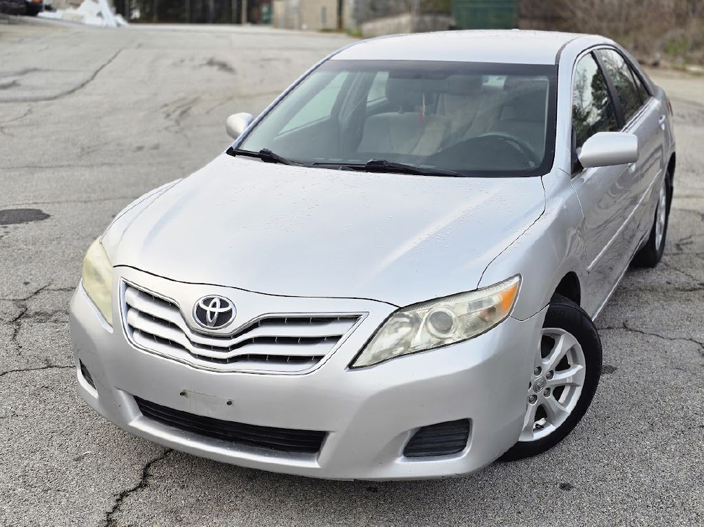 2011 Toyota Camry Image 2