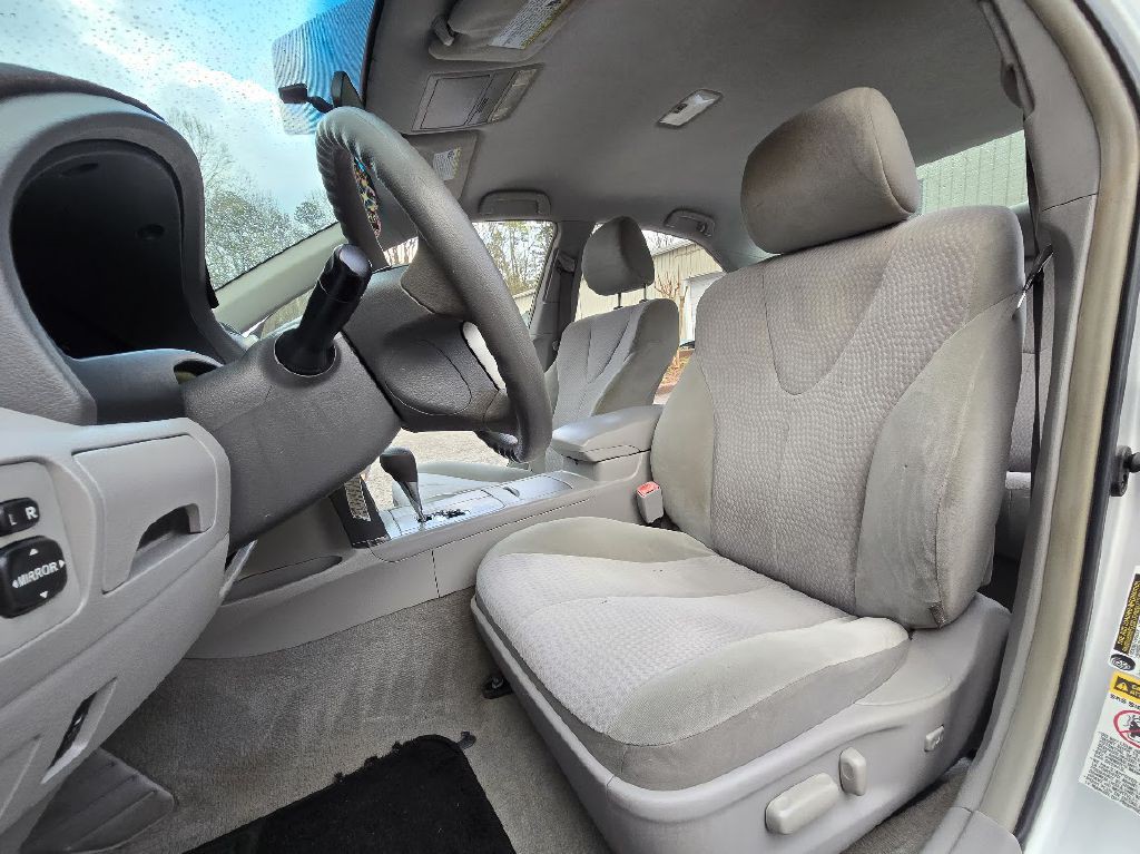 2011 Toyota Camry Image 25