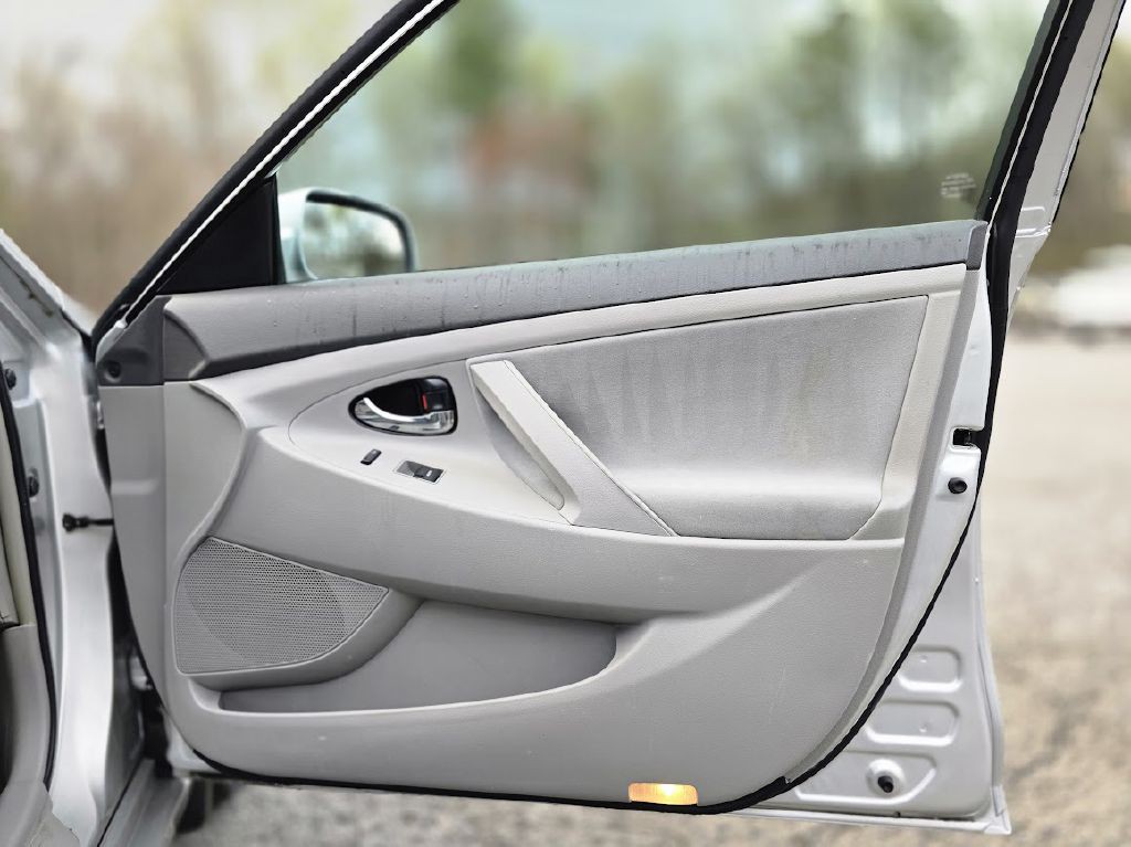 2011 Toyota Camry Image 26