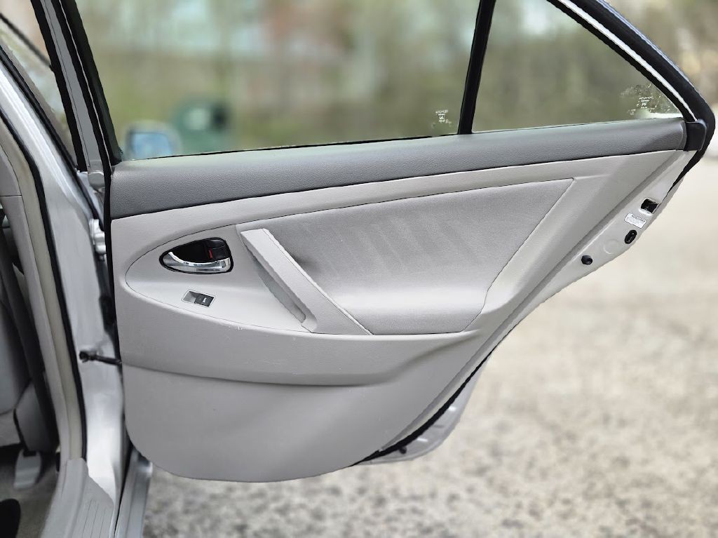 2011 Toyota Camry Image 27