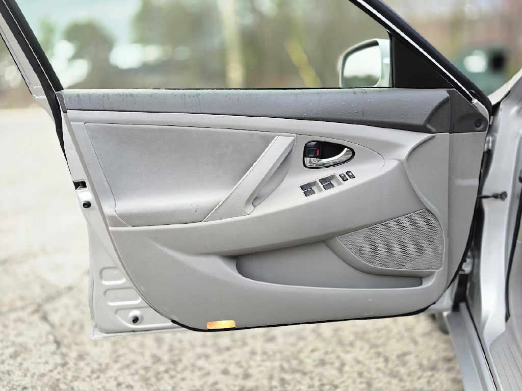 2011 Toyota Camry Image 29