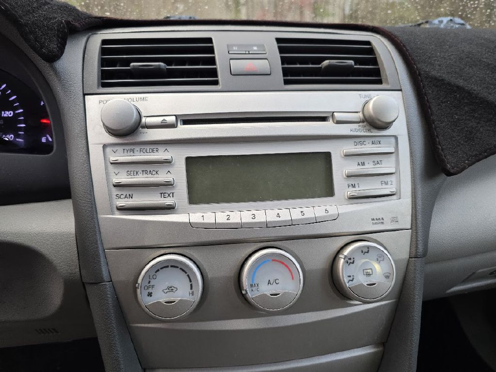 2011 Toyota Camry Image 32