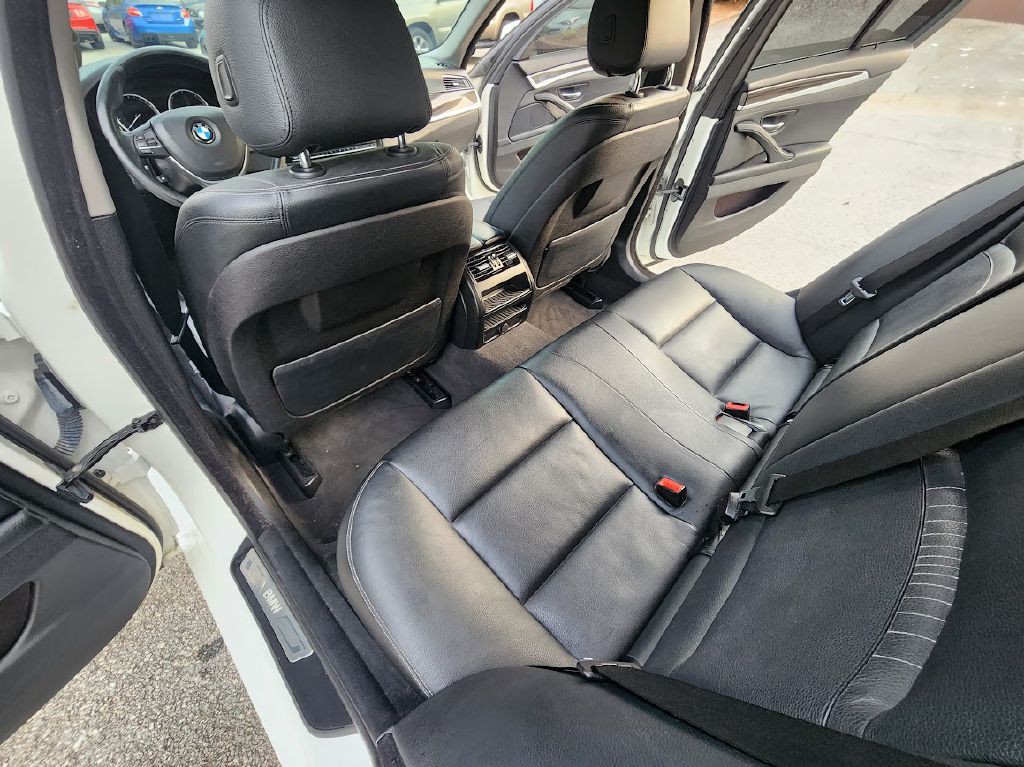 2014 BMW 5 Series Image 17