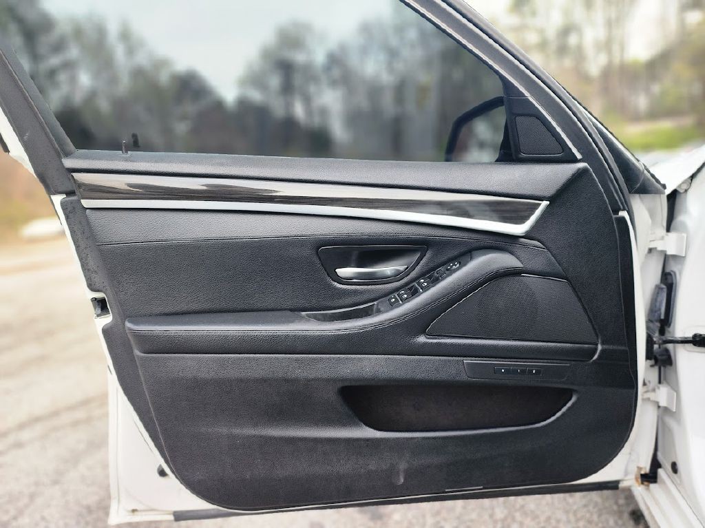 2014 BMW 5 Series Image 25