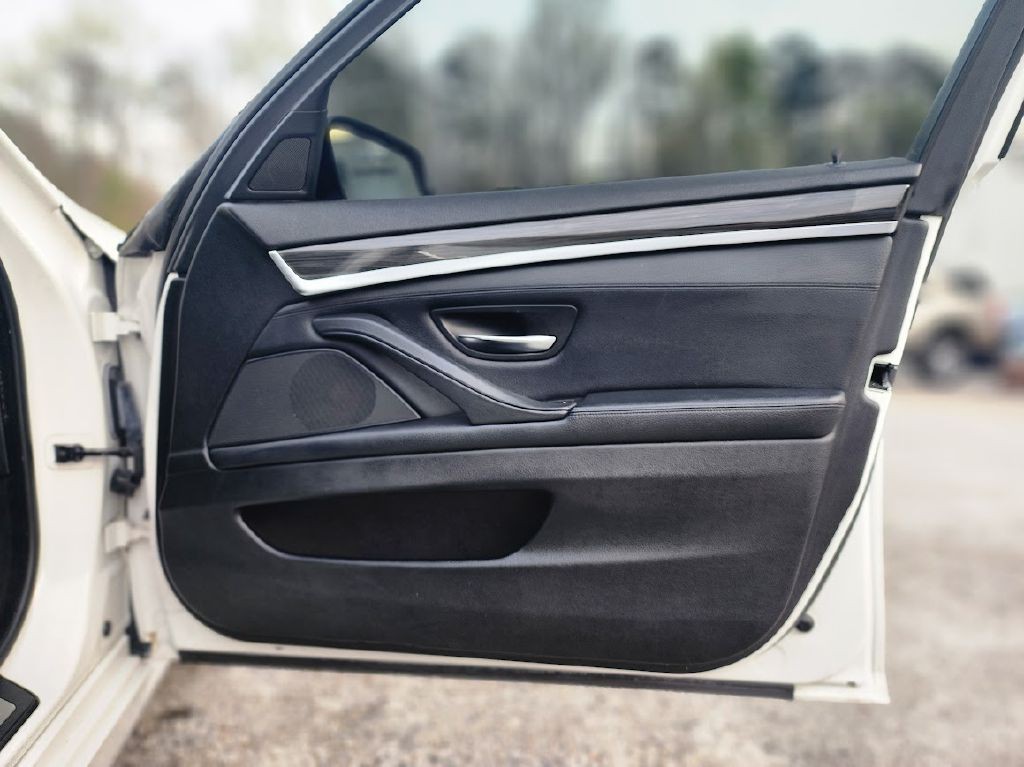 2014 BMW 5 Series Image 16