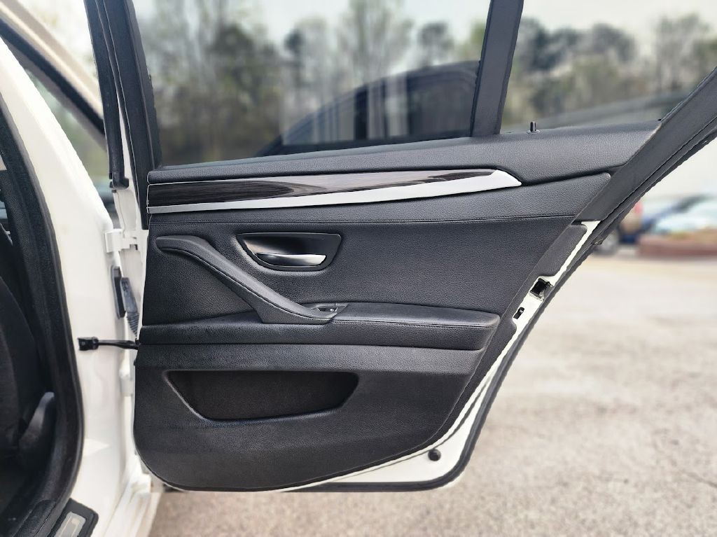 2014 BMW 5 Series Image 17
