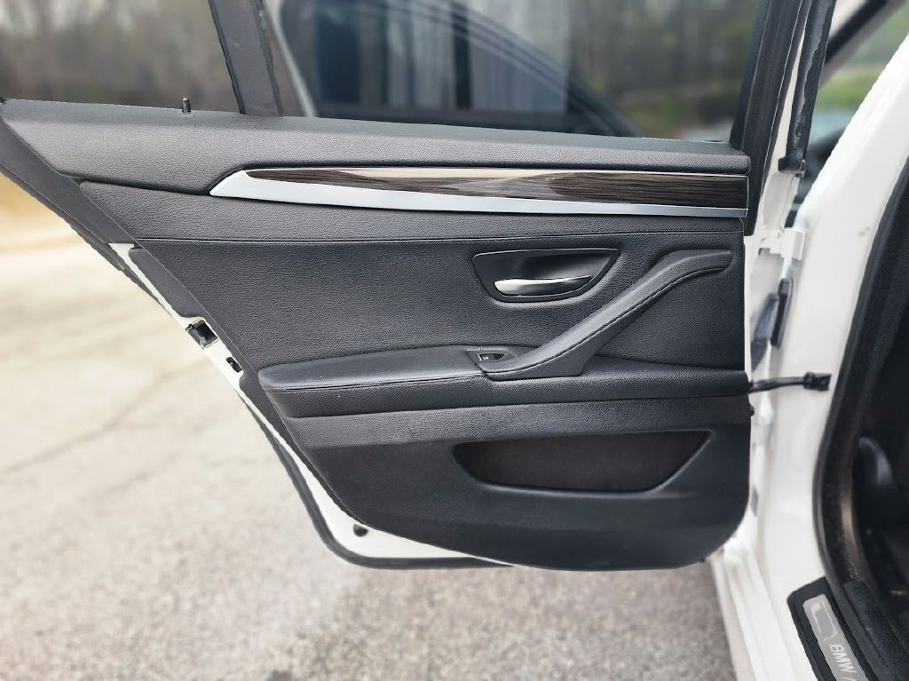 2014 BMW 5 Series Image 18