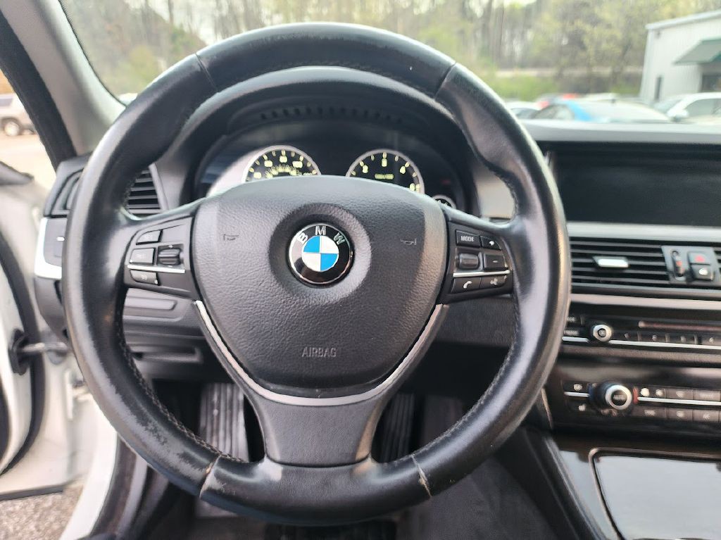 2014 BMW 5 Series Image 20