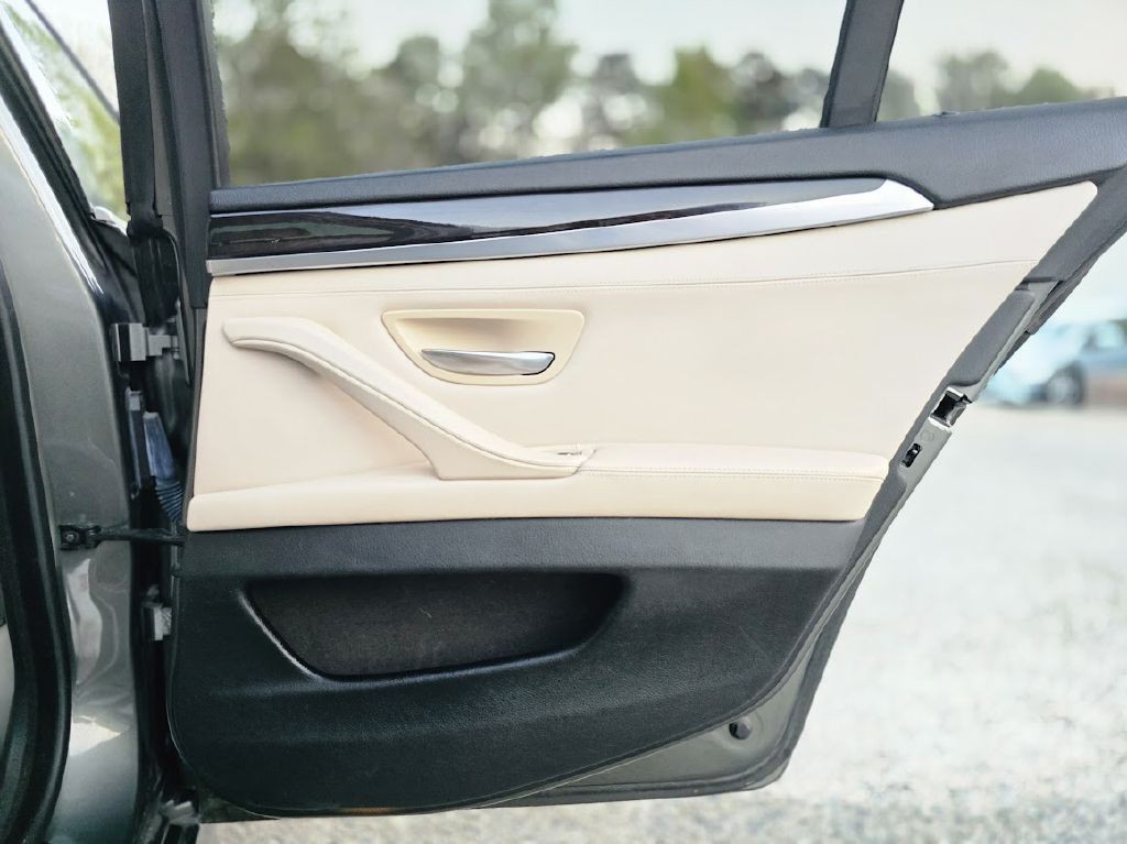 2014 BMW 5 Series Image 23