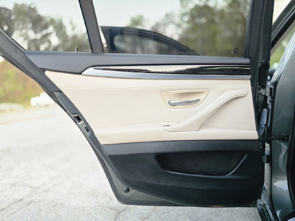 2014 BMW 5 Series Image 24