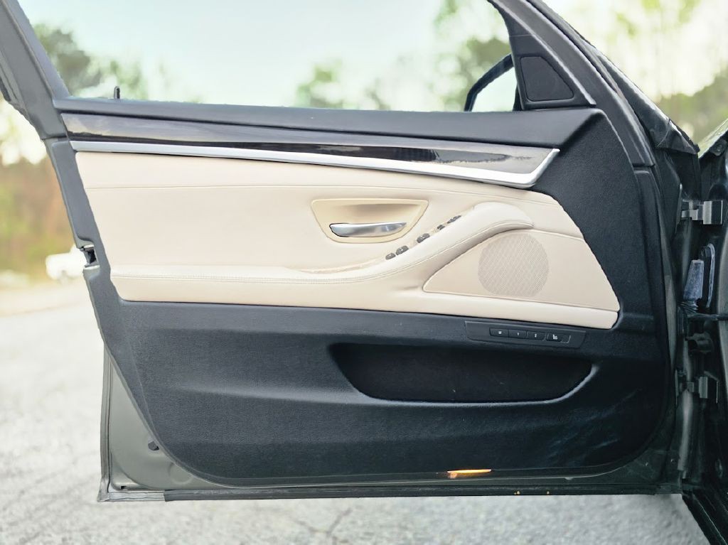 2014 BMW 5 Series Image 25