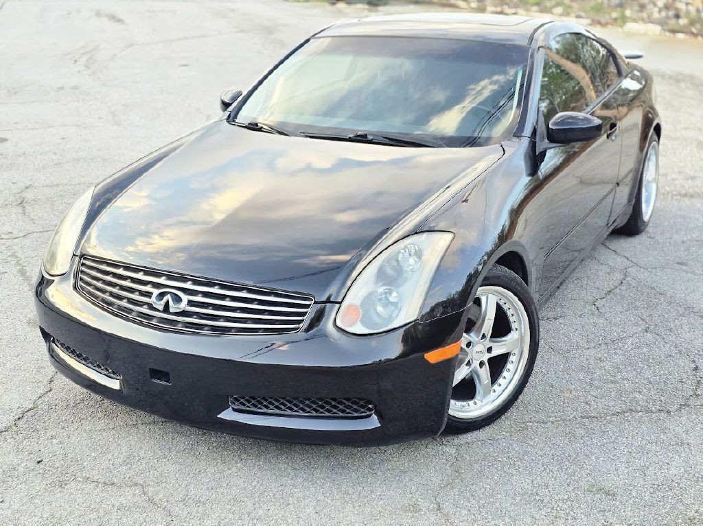 2004 INFINITI G35 Image 2