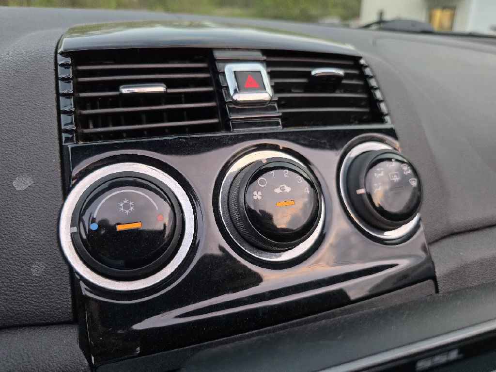 2009 Saturn Sky Image 35