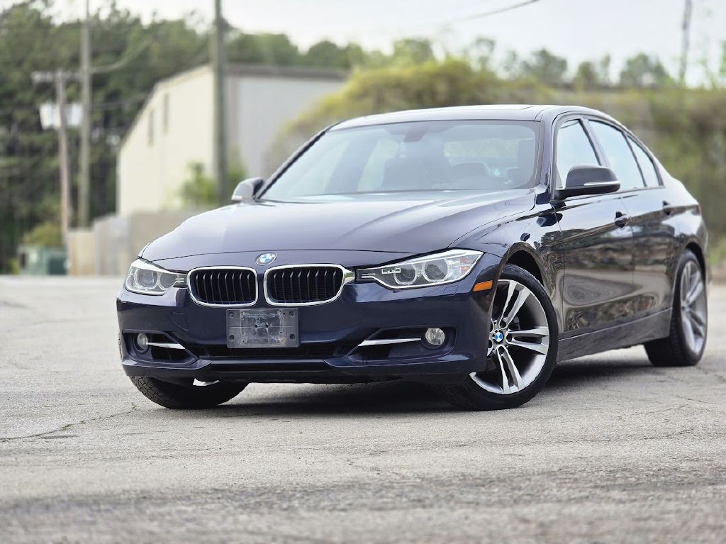 2012 BMW 3 Series Image 2