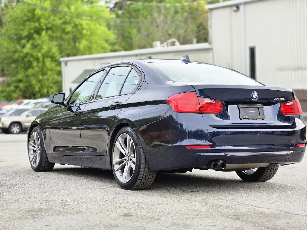 2012 BMW 3 Series Image 5