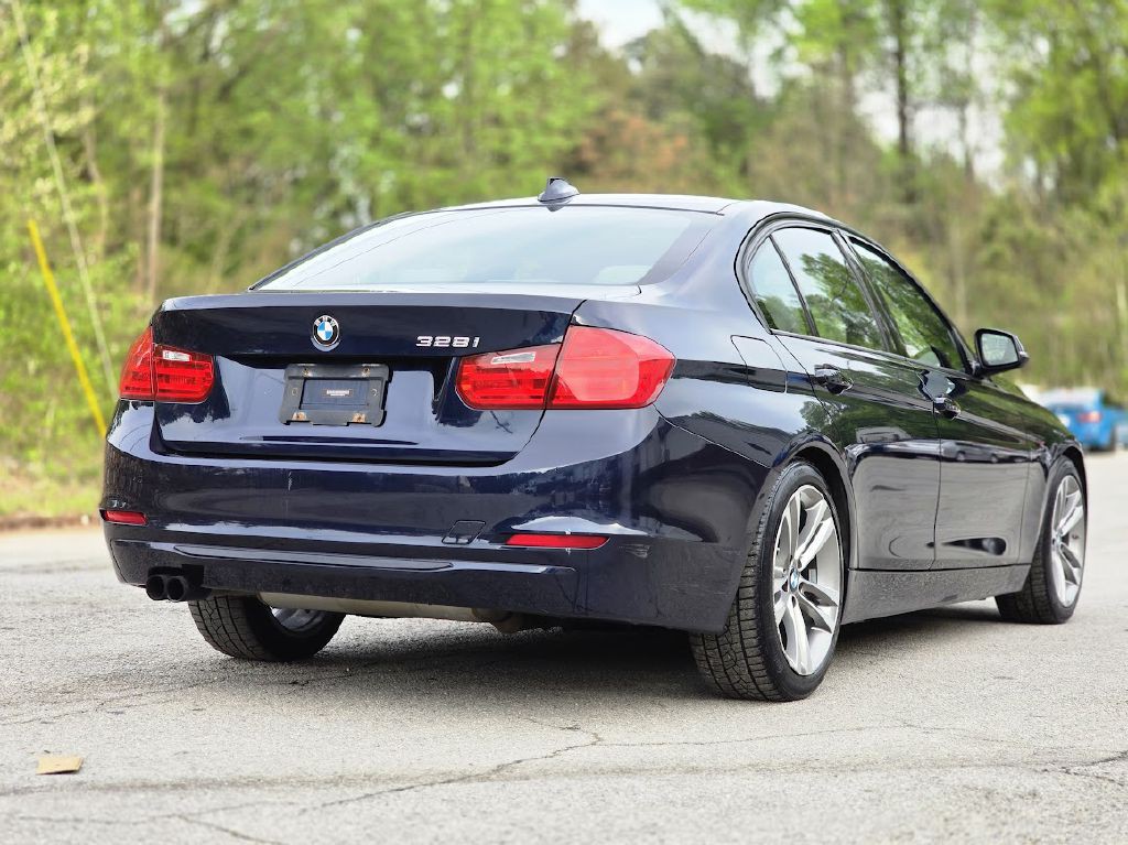 2012 BMW 3 Series Image 6