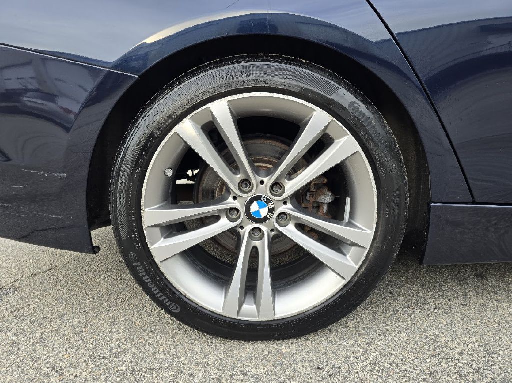 2012 BMW 3 Series Image 12