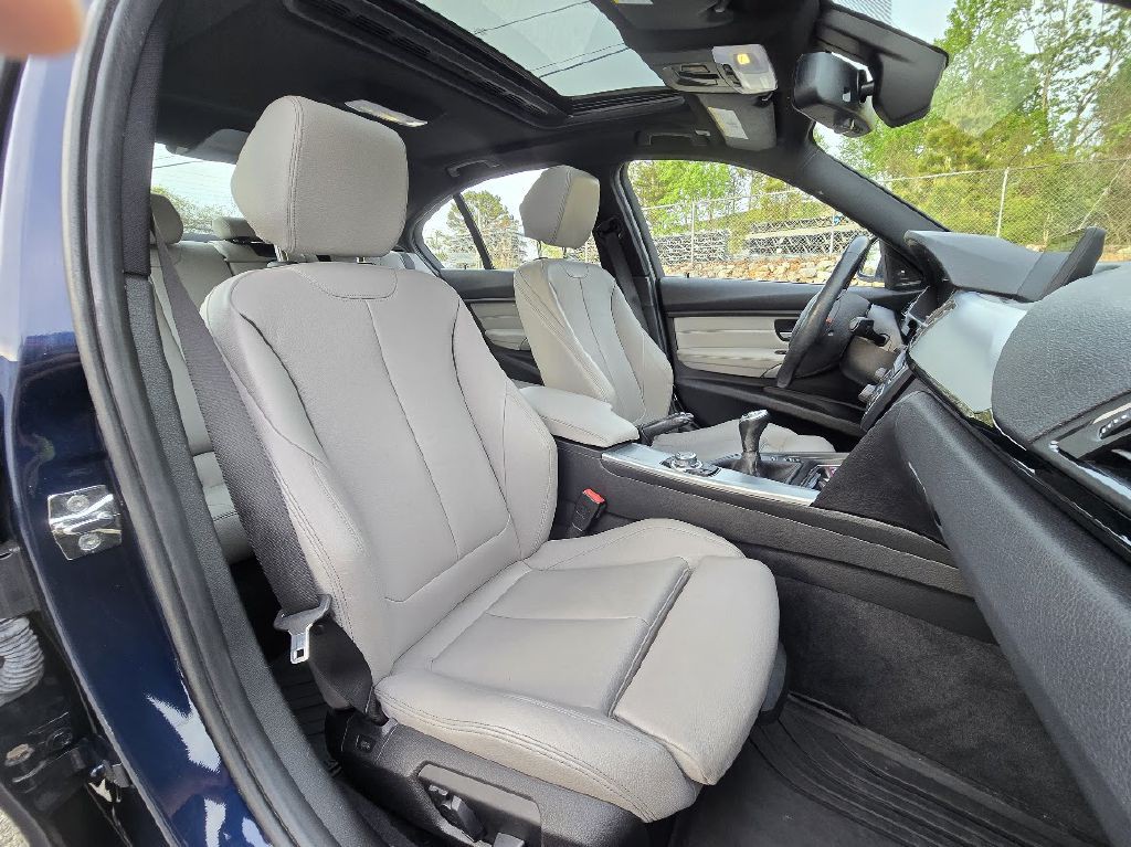 2012 BMW 3 Series Image 14