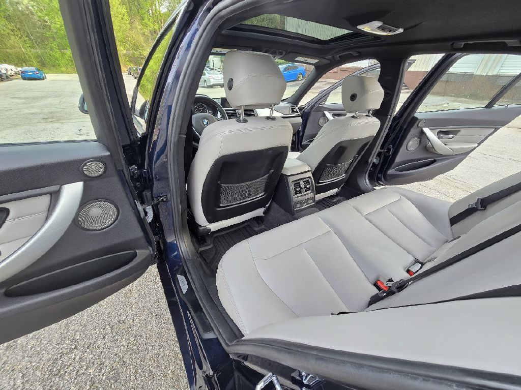 2012 BMW 3 Series Image 16