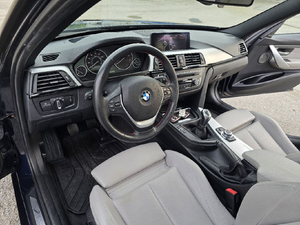 2012 BMW 3 Series Image 19