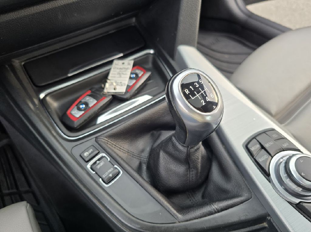 2012 BMW 3 Series Image 20