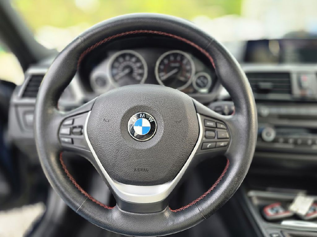 2012 BMW 3 Series Image 21