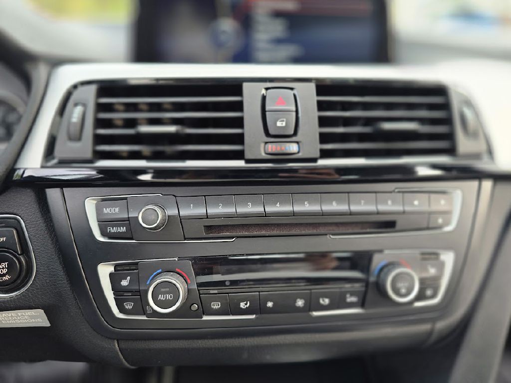 2012 BMW 3 Series Image 22